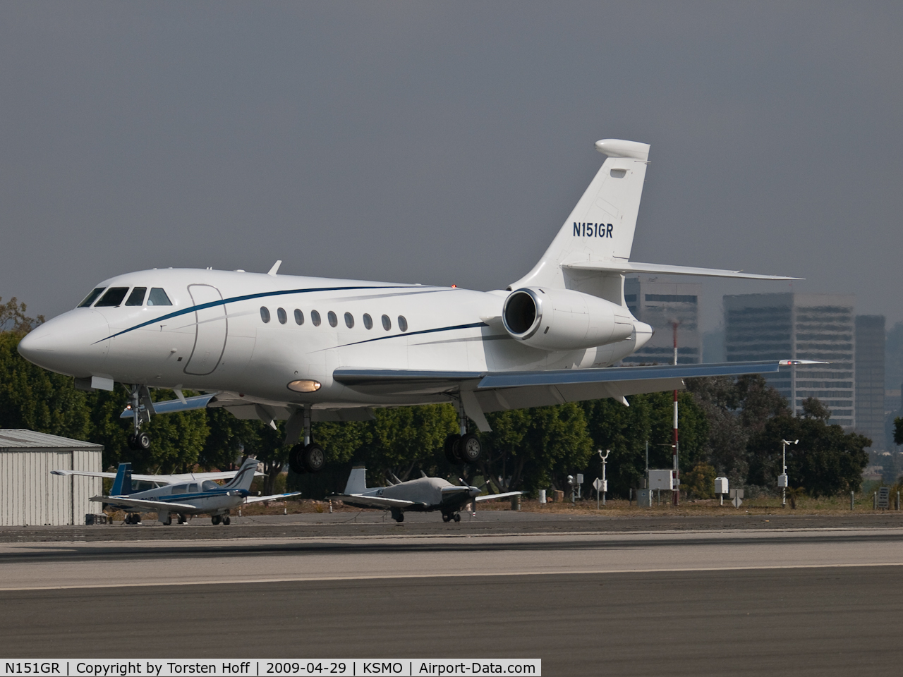 N151GR, 2001 Dassault Falcon 2000 C/N 151, N151GR arriving on RWY 21