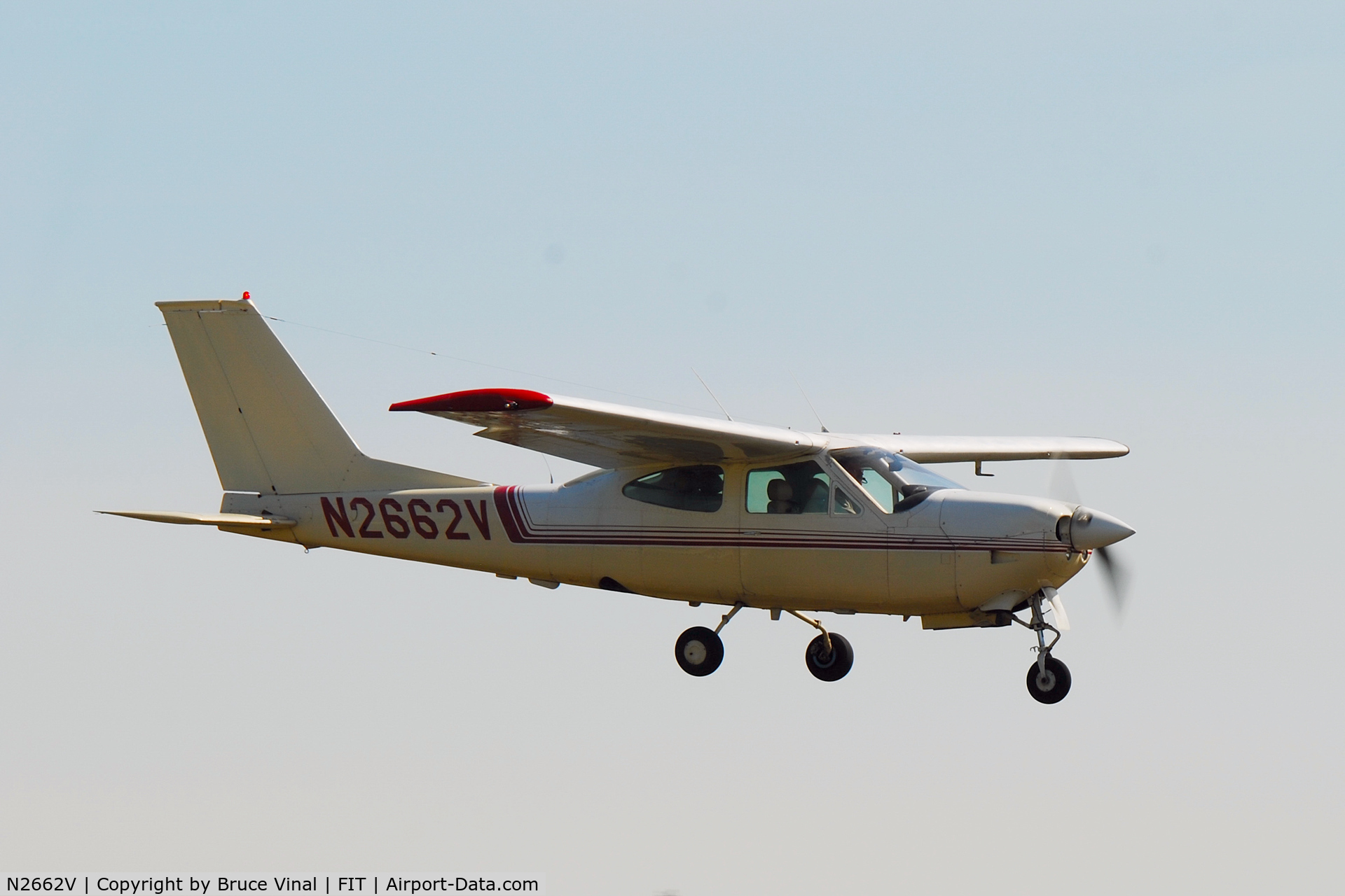 N2662V, 1974 Cessna 177RG Cardinal C/N 177RG0647, Fitchburg Mun. Airport