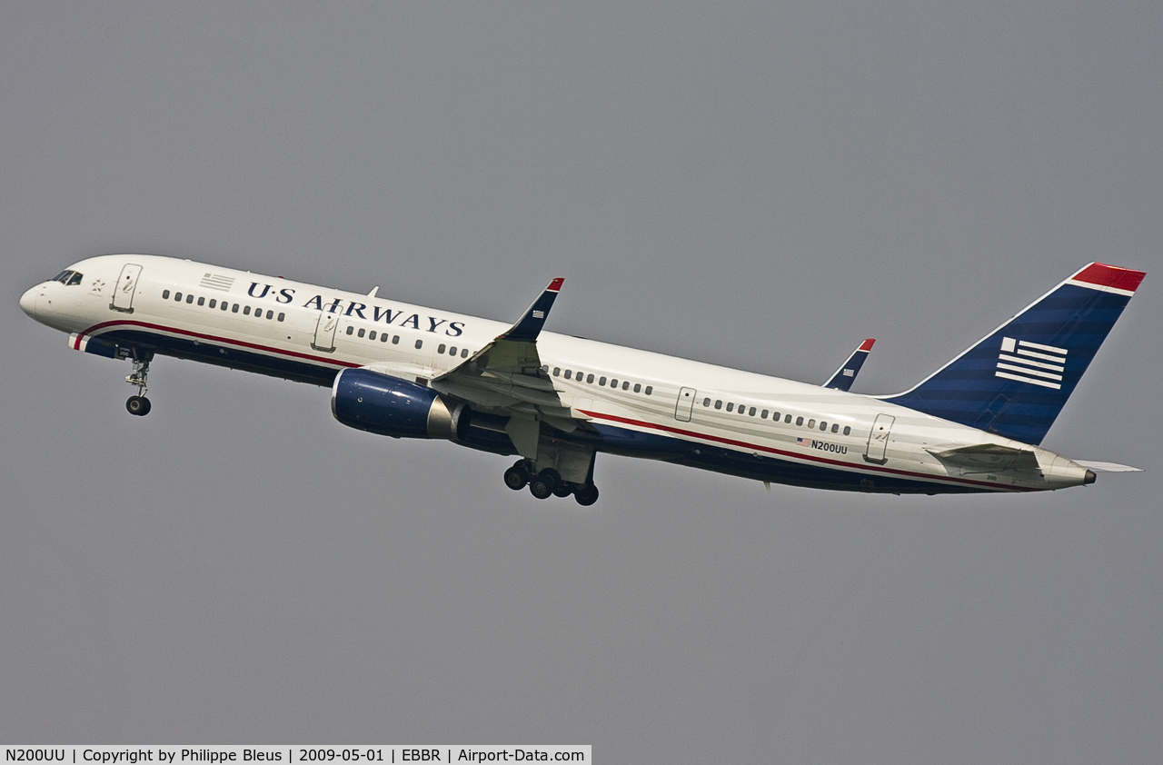 N200UU, 1995 Boeing 757-2B7 C/N 27809, The new trend in Brussels is to multiply the transatlantic trips in narrow bodies. This 757 Is climbing from rwy 25R.