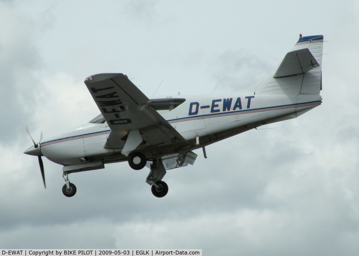D-EWAT, Rockwell RC-114B C/N 146564, FINALS FOR RWY 25