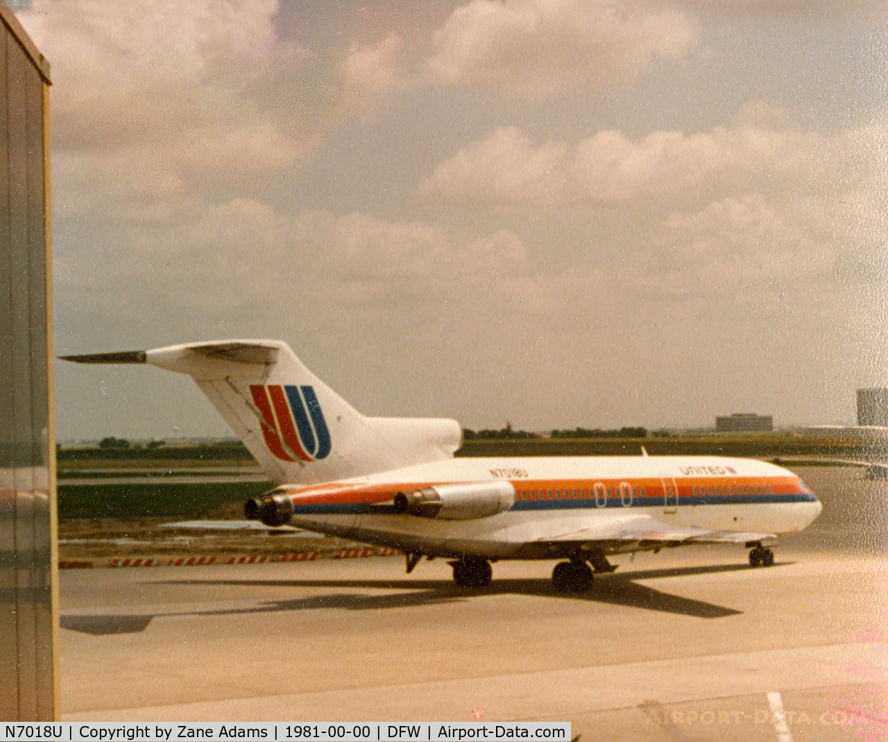N7018U, Boeing 727-22 C/N 18310, United Airlines 727 at DFW