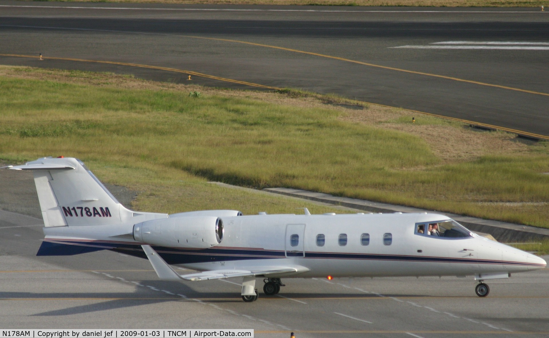 N178AM, Gates Learjet 55C C/N 144, taxing runway 10