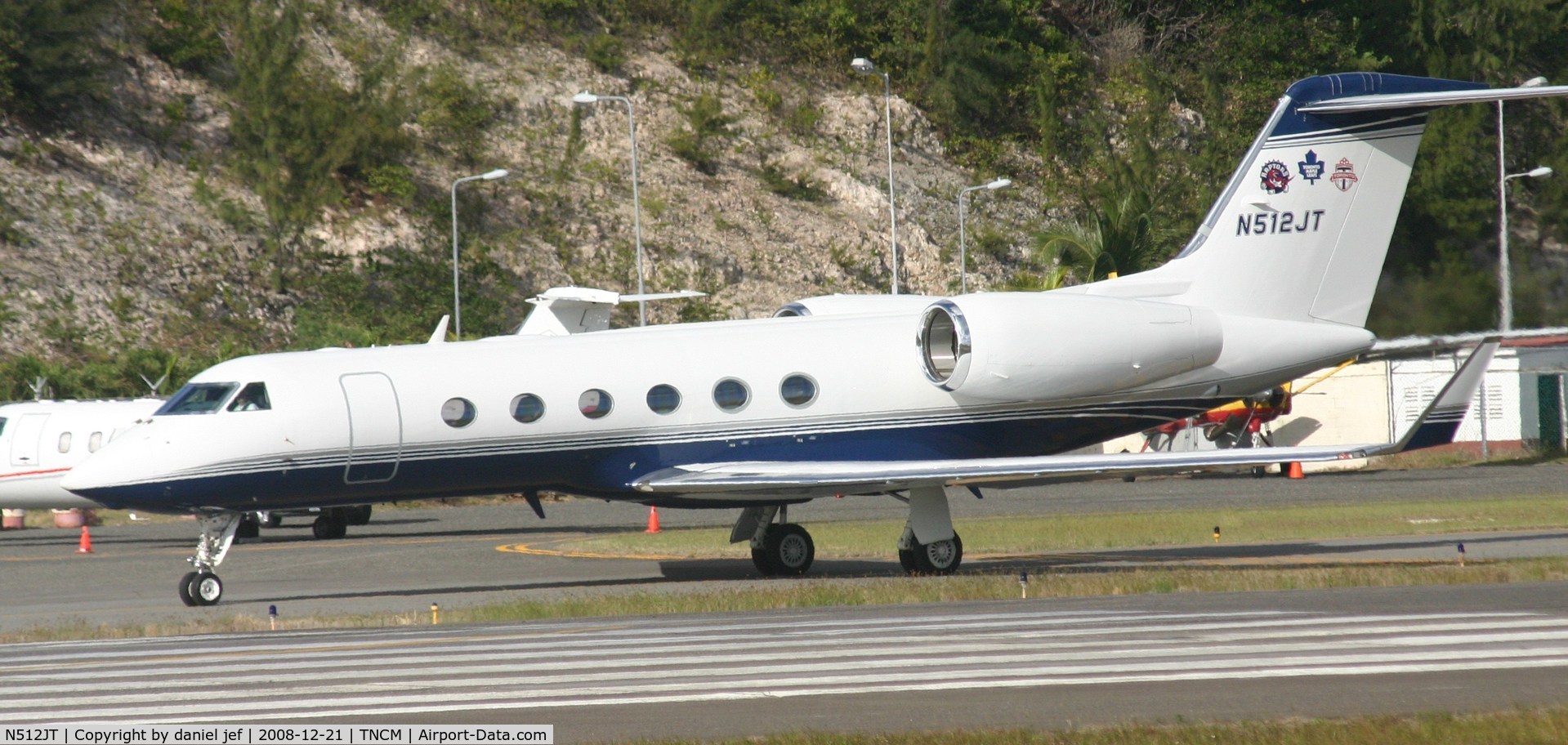 N512JT, 2004 Gulfstream Aerospace GIV-X (G450) C/N 4005, taxing runway 10