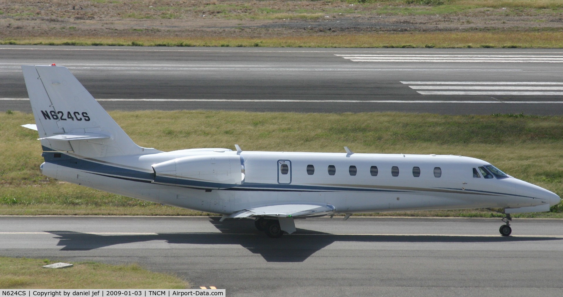 N624CS, 2007 Cessna 680 Citation Sovereign C/N 6800131, taxing runway 10