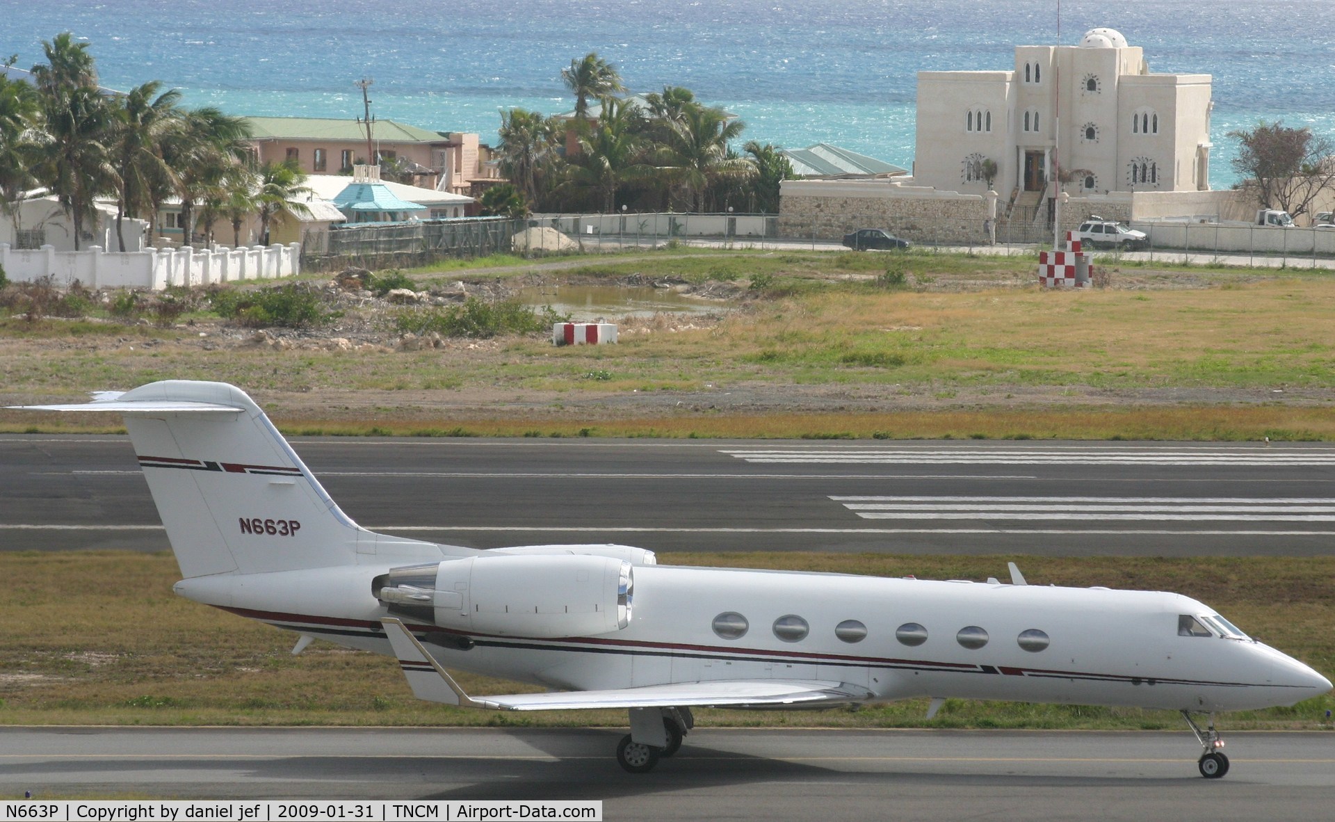 N663P, 2000 Gulfstream Aerospace G-IV C/N 1434, taxing runway 10