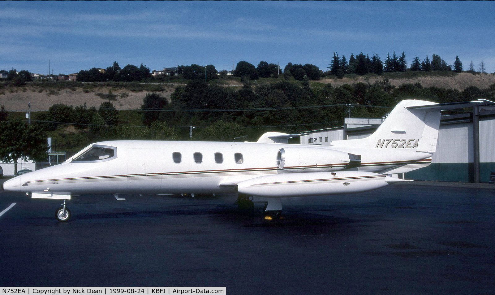 N752EA, 1973 Gates Learjet 25B C/N 137, KBFI