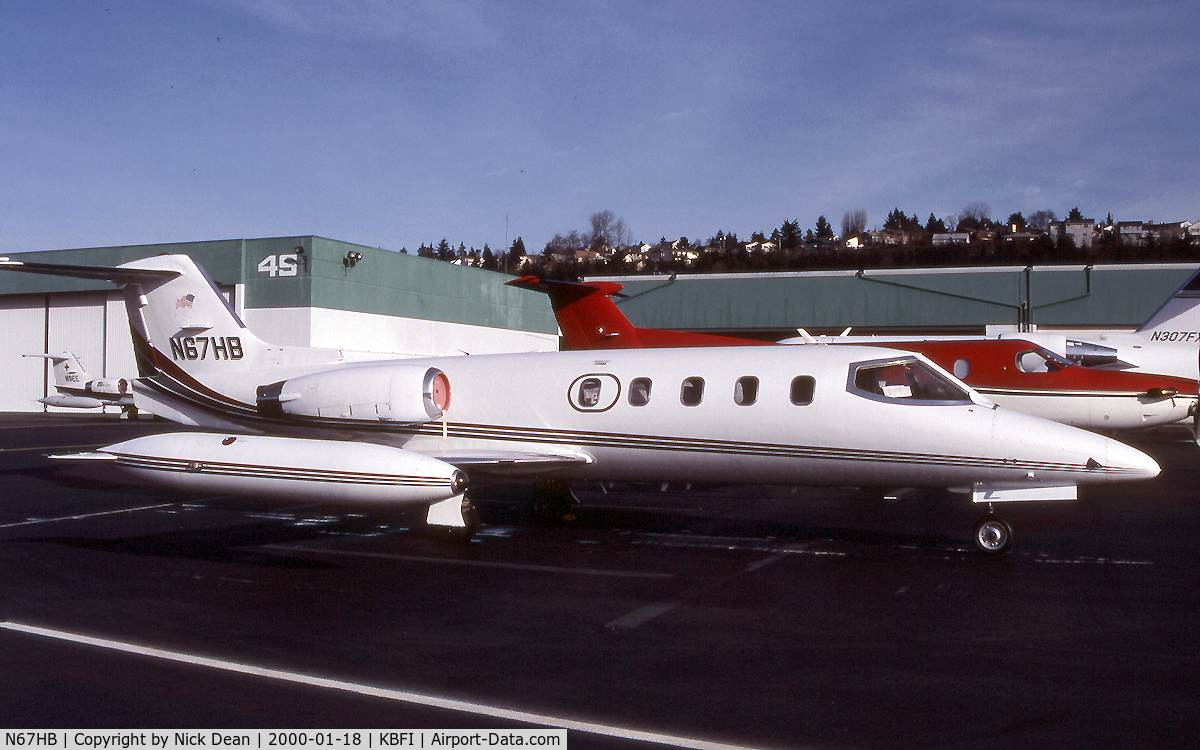 N67HB, 1975 Gates Learjet 25B C/N 189, KBFI