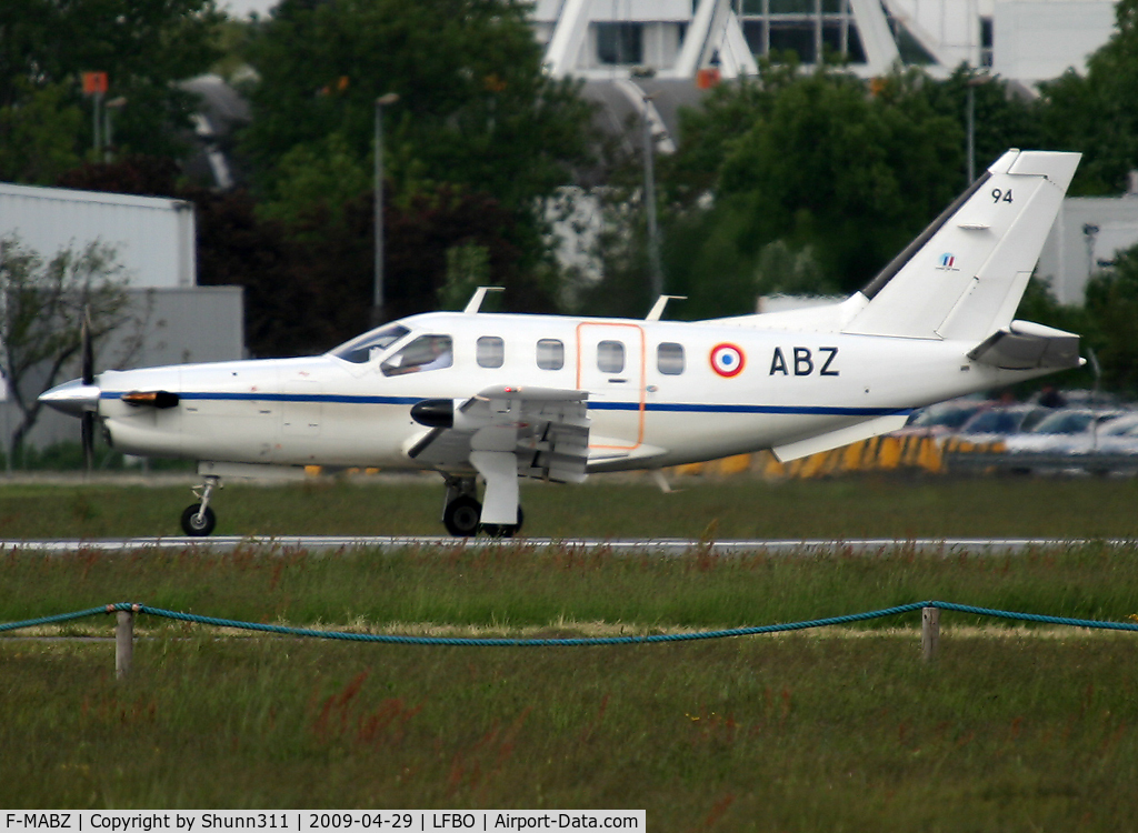 F-MABZ, Socata TBM-700 C/N 94, Ready for take off rwy 32R