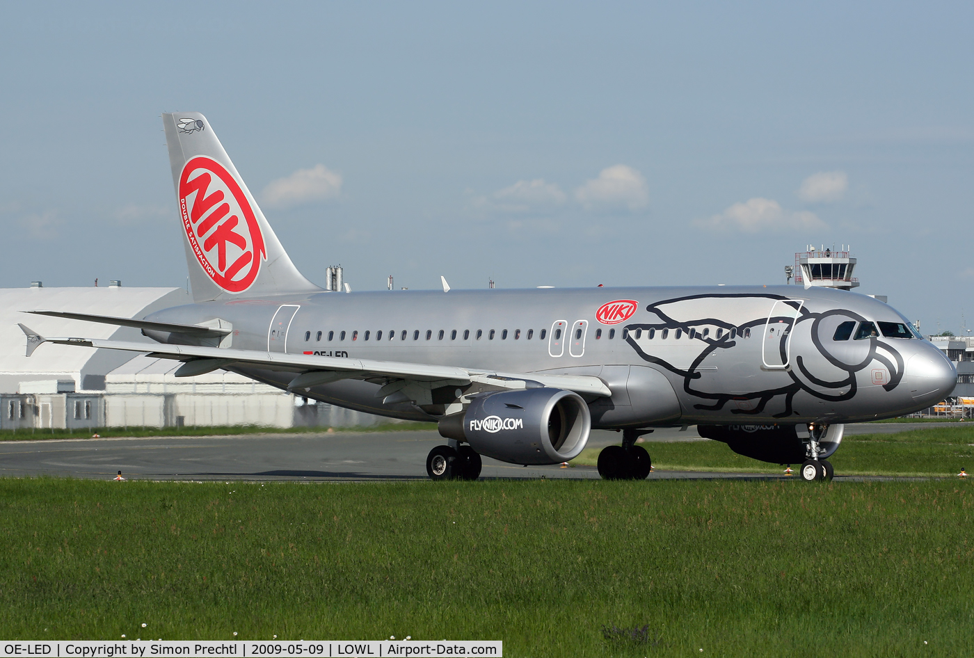 OE-LED, 2008 Airbus A319-112 C/N 3407, OE-LED @ Linz Airport