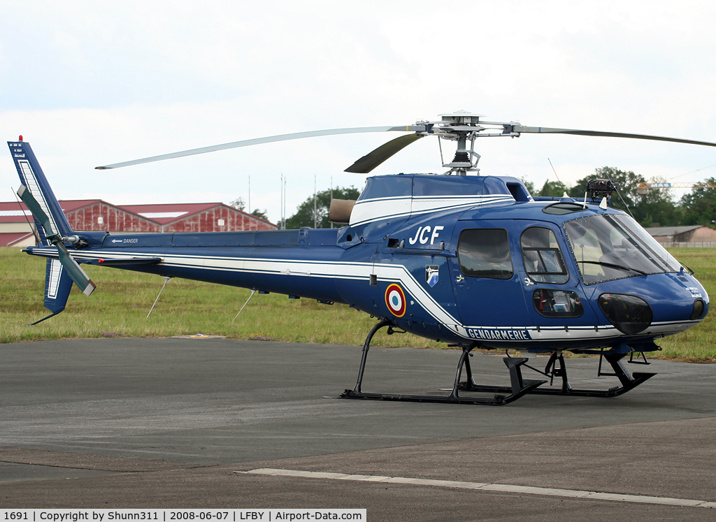 1691, Aérospatiale AS-350BA Ecureuil C/N 1691, Used as a demo aircraft during LFBY Open Day 2008