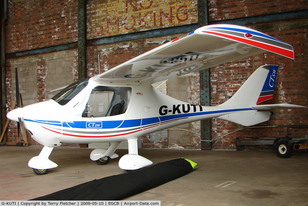 G-KUTI, 2009 Flight Design CTSW C/N 8450, Sports aircraft at City Airport Manchester (Barton)