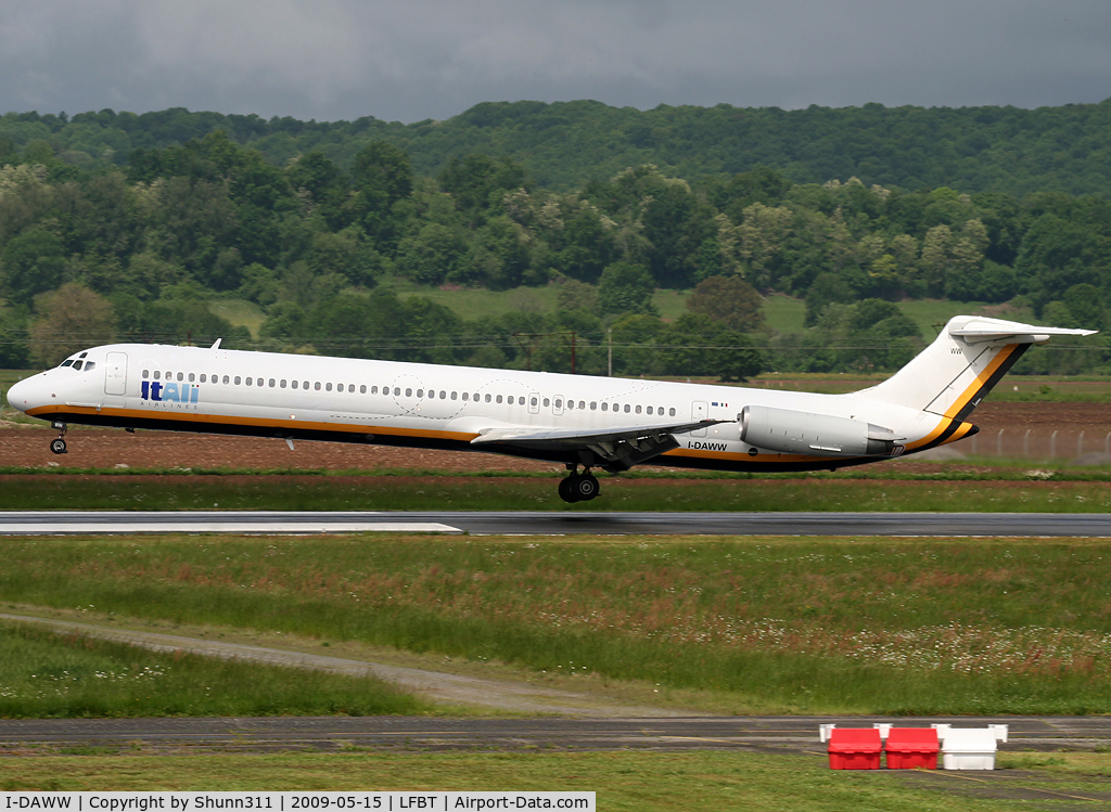 I-DAWW, 1985 McDonnell Douglas MD-82 (DC-9-82) C/N 49212, Landing rwy 20