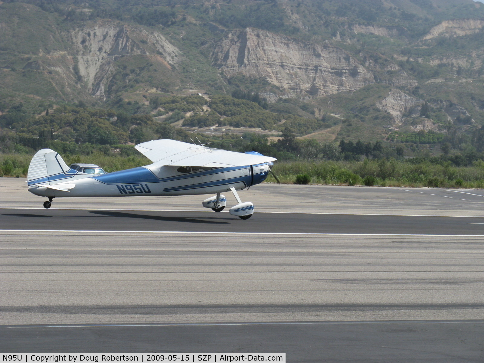 N95U, 1951 Cessna 195A C/N 7714, 1951 Cessna 195A BUSINESSLINER, Jacobs R755A-2  275 Hp, landing Rwy 22