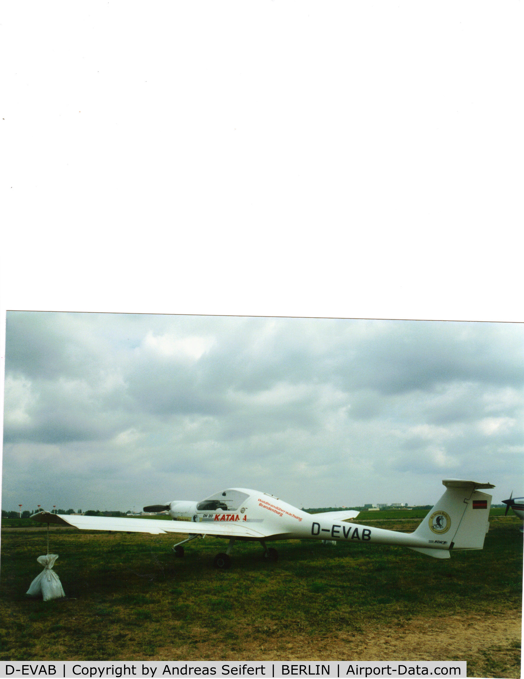D-EVAB, HOAC DV-20 Katana C/N 20025, Berlin ILA 2000