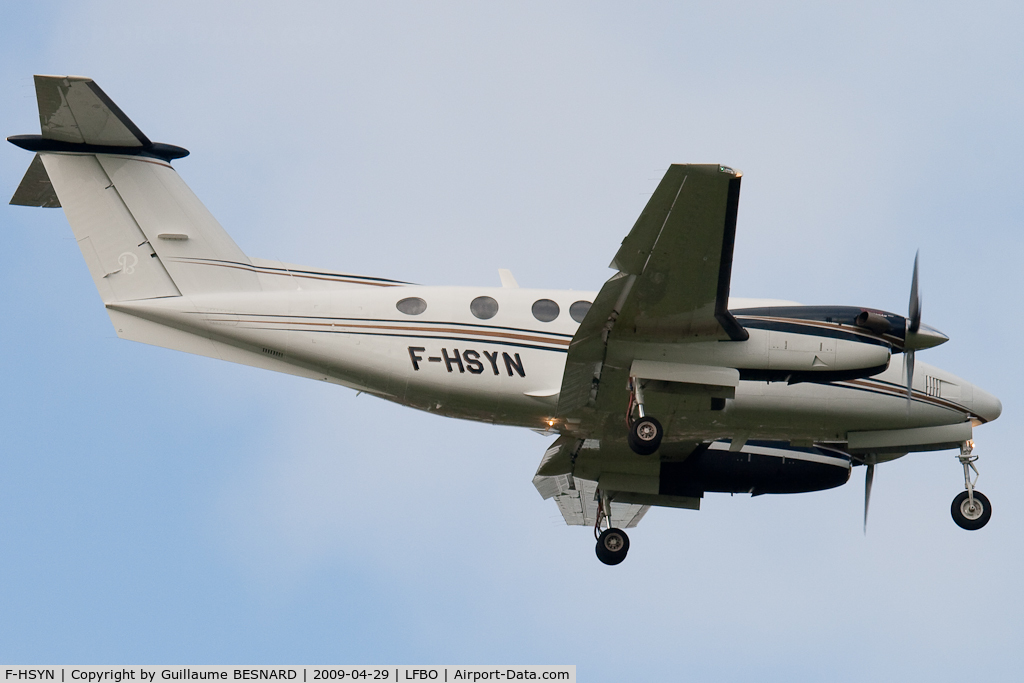 F-HSYN, 2007 Hawker Beechcraft B200GT Super King Air C/N BY-23, Landing 32L