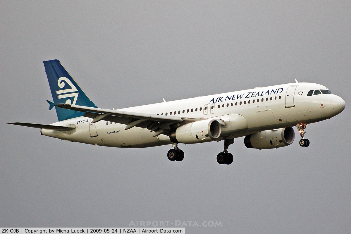 ZK-OJB, 2003 Airbus A320-232 C/N 2090, On finals in the rain