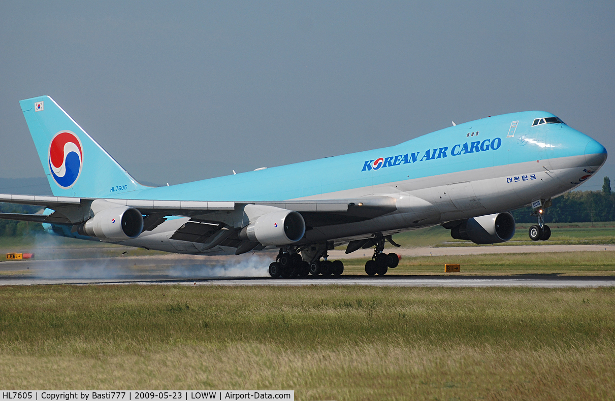 HL7605, 2006 Boeing 747-4B5ERF C/N 35526, Landing on rwy 34