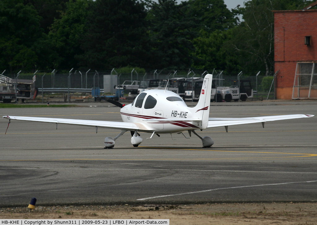 HB-KHE, 2003 Cirrus SR20 C/N 1330, Parked at the General Aviation area...