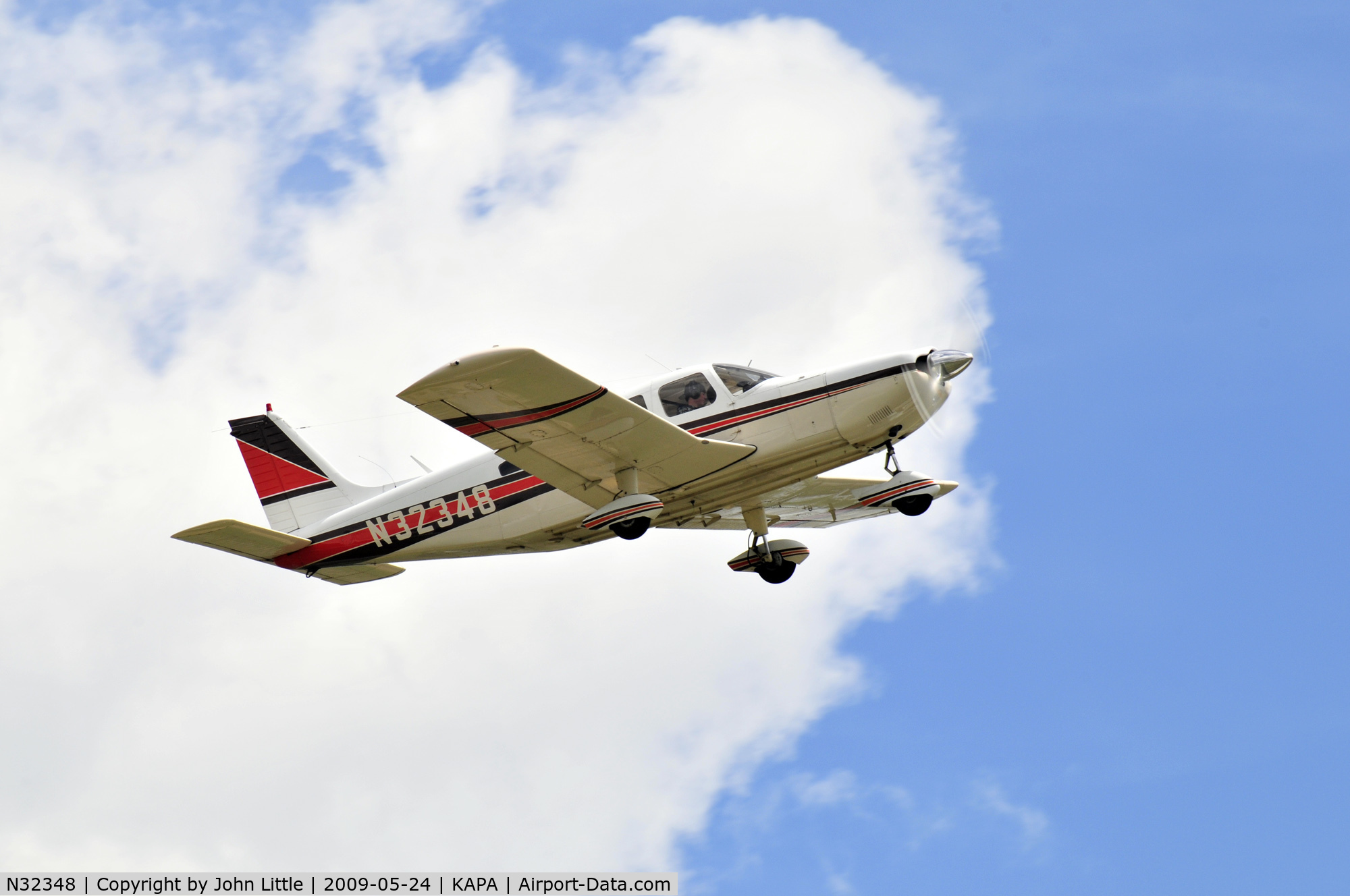 N32348, 1974 Piper PA-32-300 Cherokee Six C/N 32-7540032, Piper on the go-around