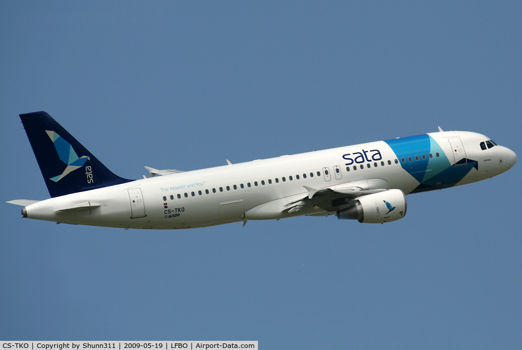 CS-TKO, 2009 Airbus A320-214 C/N 3891, First A320 aircraft in new c/s for SATA...