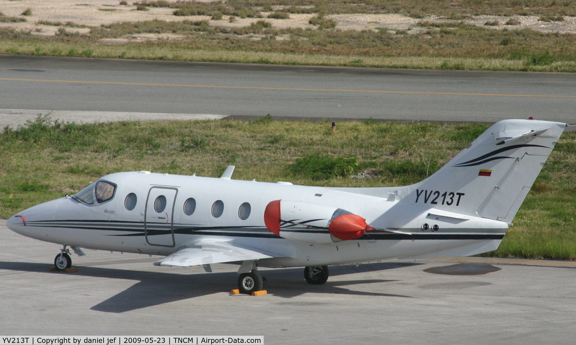 YV213T, 1997 Raytheon Beechjet 400A C/N RK-152, park at the ramp