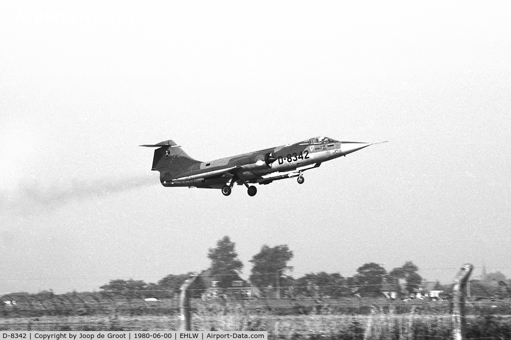 D-8342, Lockheed F-104G Starfighter C/N 683-8342, landing at the Leeuwarden 06