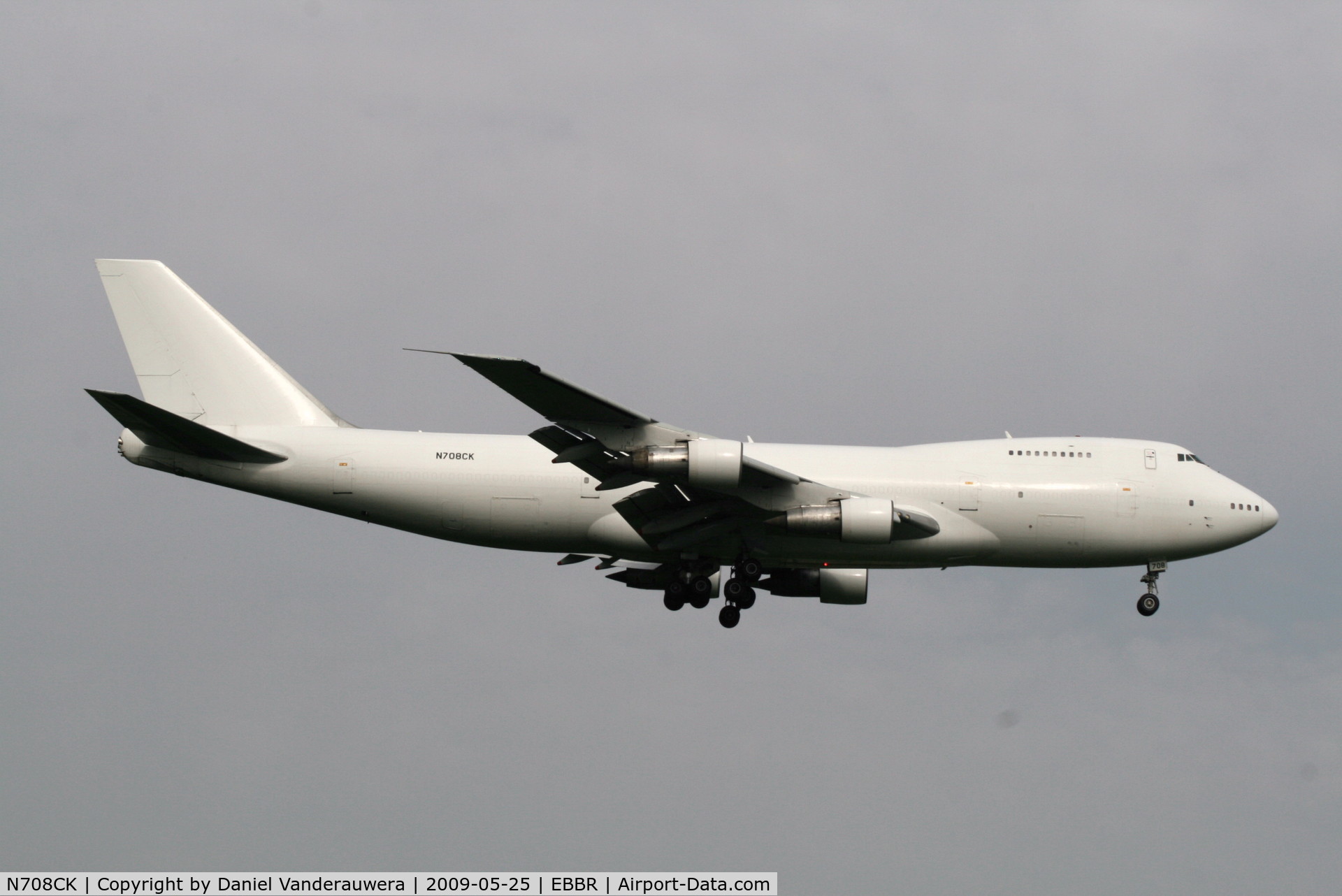 N708CK, 1980 Boeing 747-212B C/N 21937, descending to rwy 02