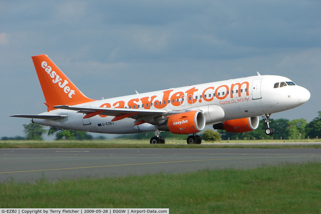 G-EZBJ, 2007 Airbus A319-111 C/N 3036, Easyjet A319 lifts off from  Luton