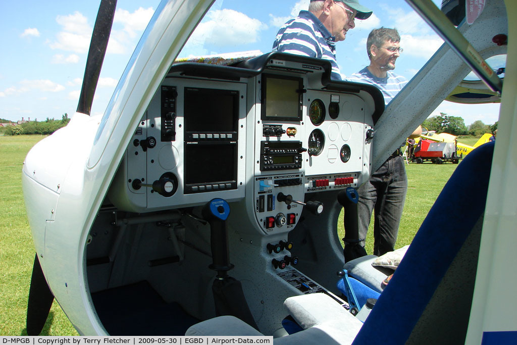 D-MPGB, 2008 Remos GX C/N 281, Flight controls of the Remos GX demonstrator at Derby Eggington