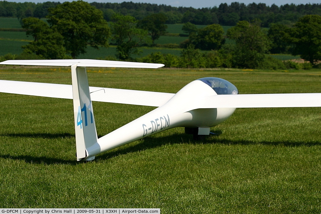 G-DFCM, 1985 Elan DG-300 C/N 3E94, Hoar Cross Airfield, home of the Needwood Forest Gliding Club