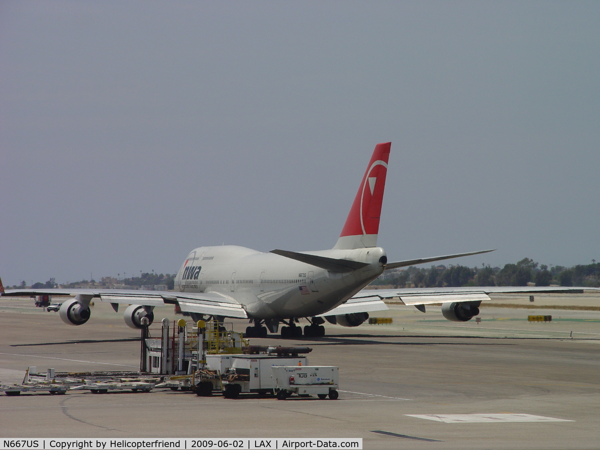 N667US, 1990 Boeing 747-451 C/N 24222, Taxiing westbound