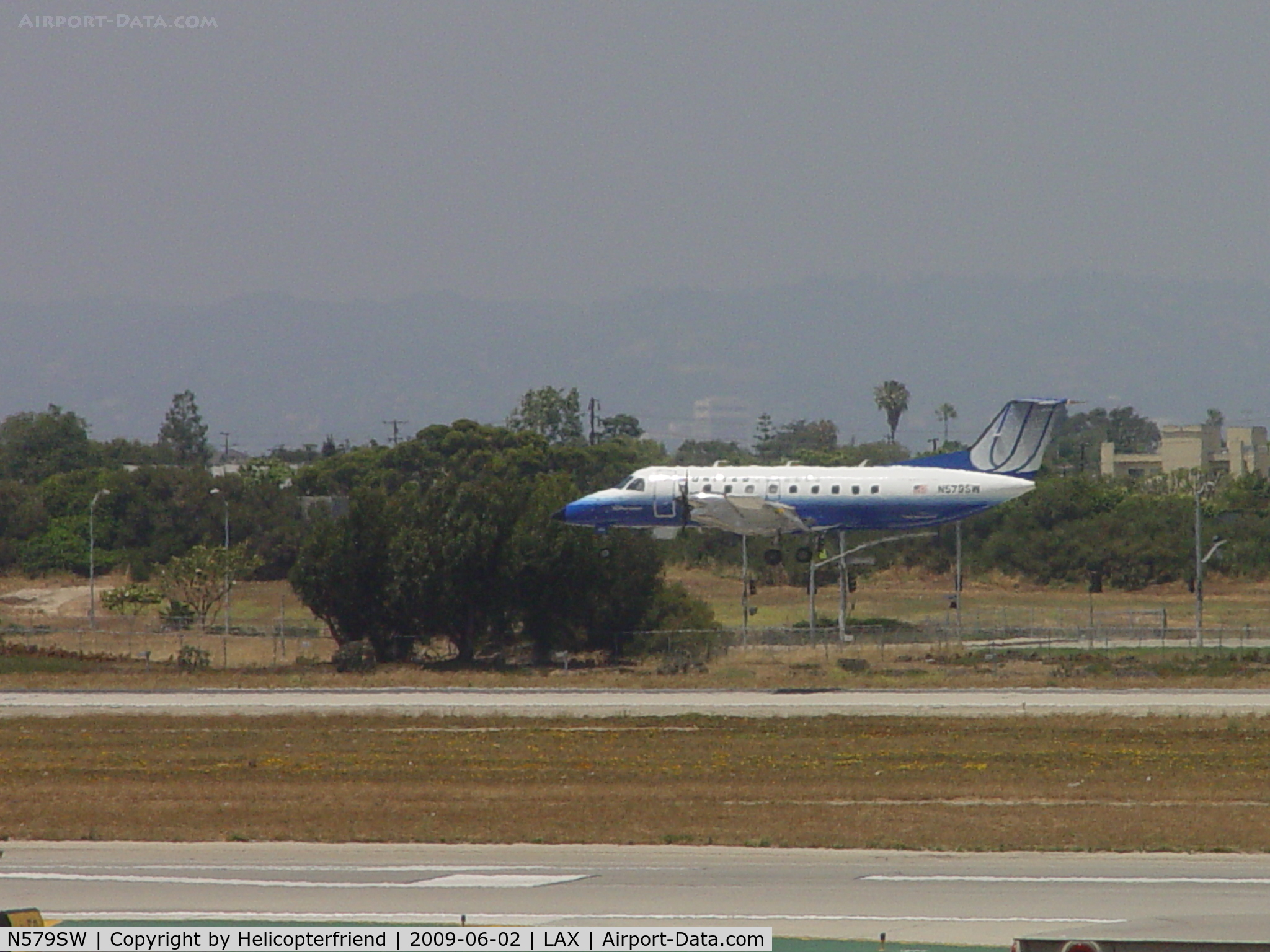N579SW, 1998 Embraer EMB-120ER Brasilia C/N 120347, Settling down for Runway 24R