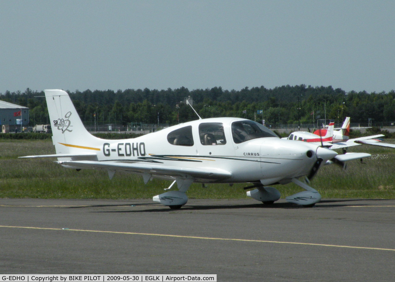 G-EDHO, 2005 Cirrus SR20 G2 C/N 1542, TAXYING TO THE VISITING A/C PARK