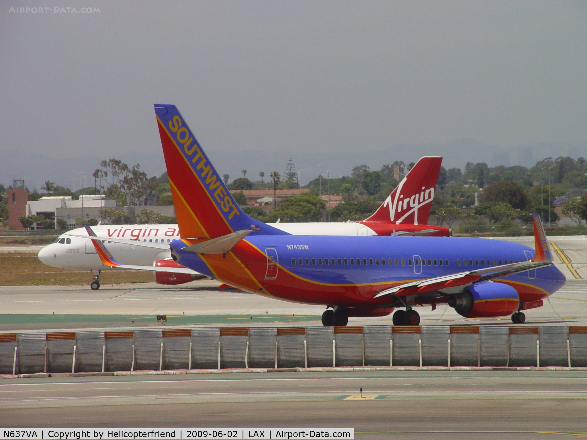 N637VA, 2008 Airbus A320-214 C/N 3465, Starting take off roll while Southwest moves into position