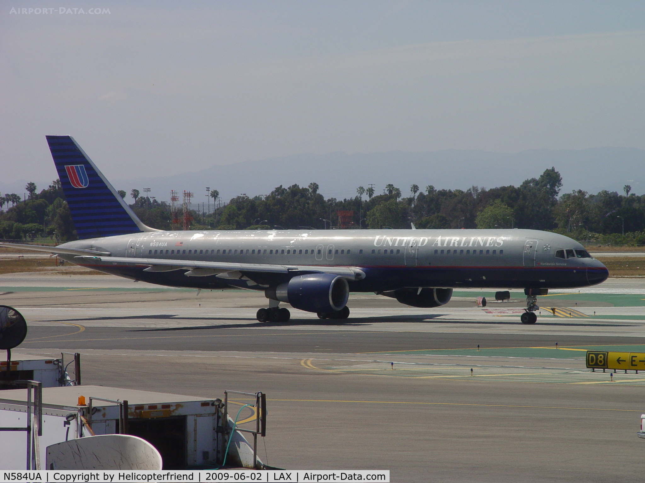 N584UA, 1993 Boeing 757-222 C/N 26706, Taxiing to 24L