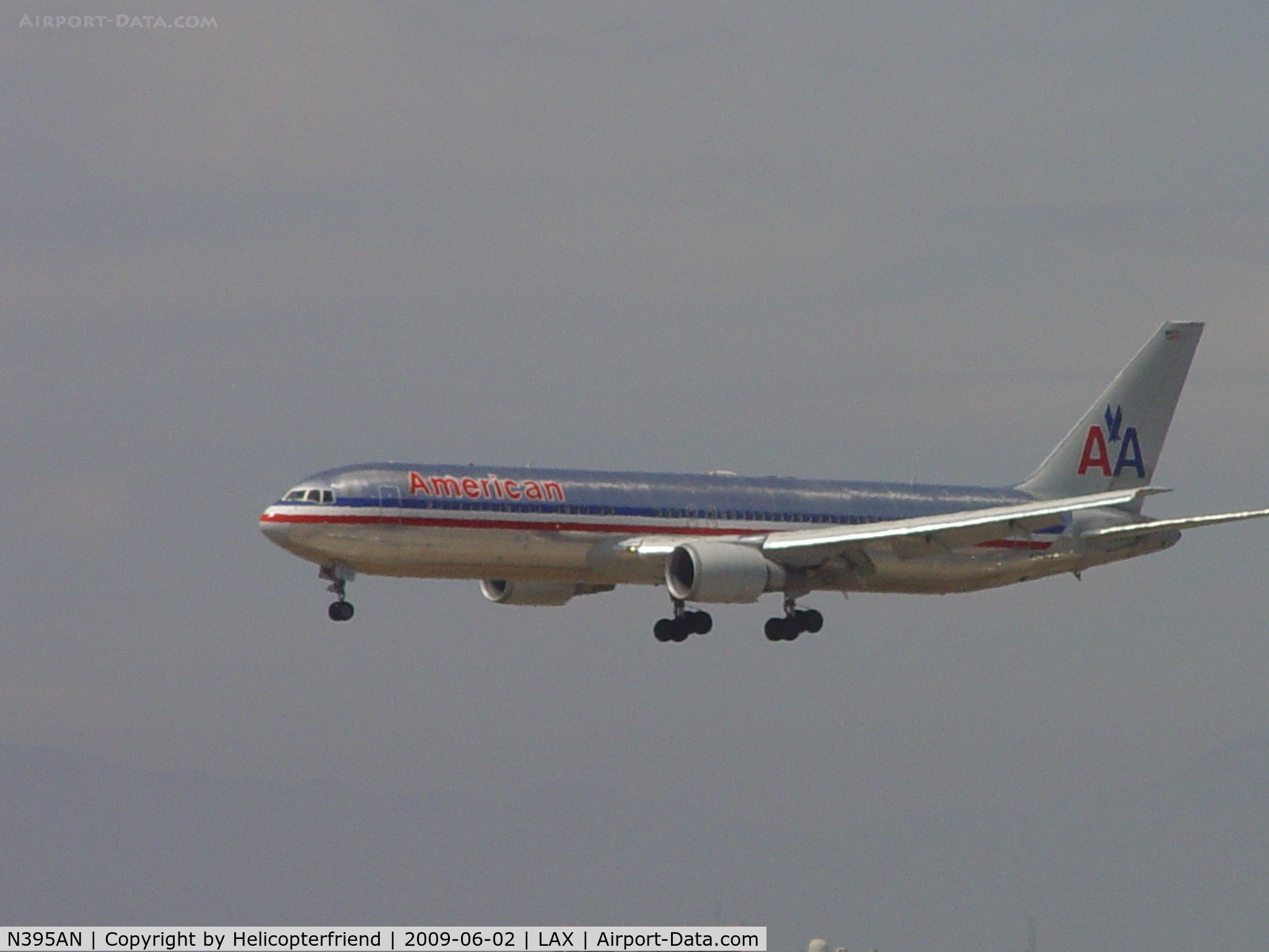 N395AN, 1998 Boeing 767-323 C/N 29432, On final, Landing on 24R