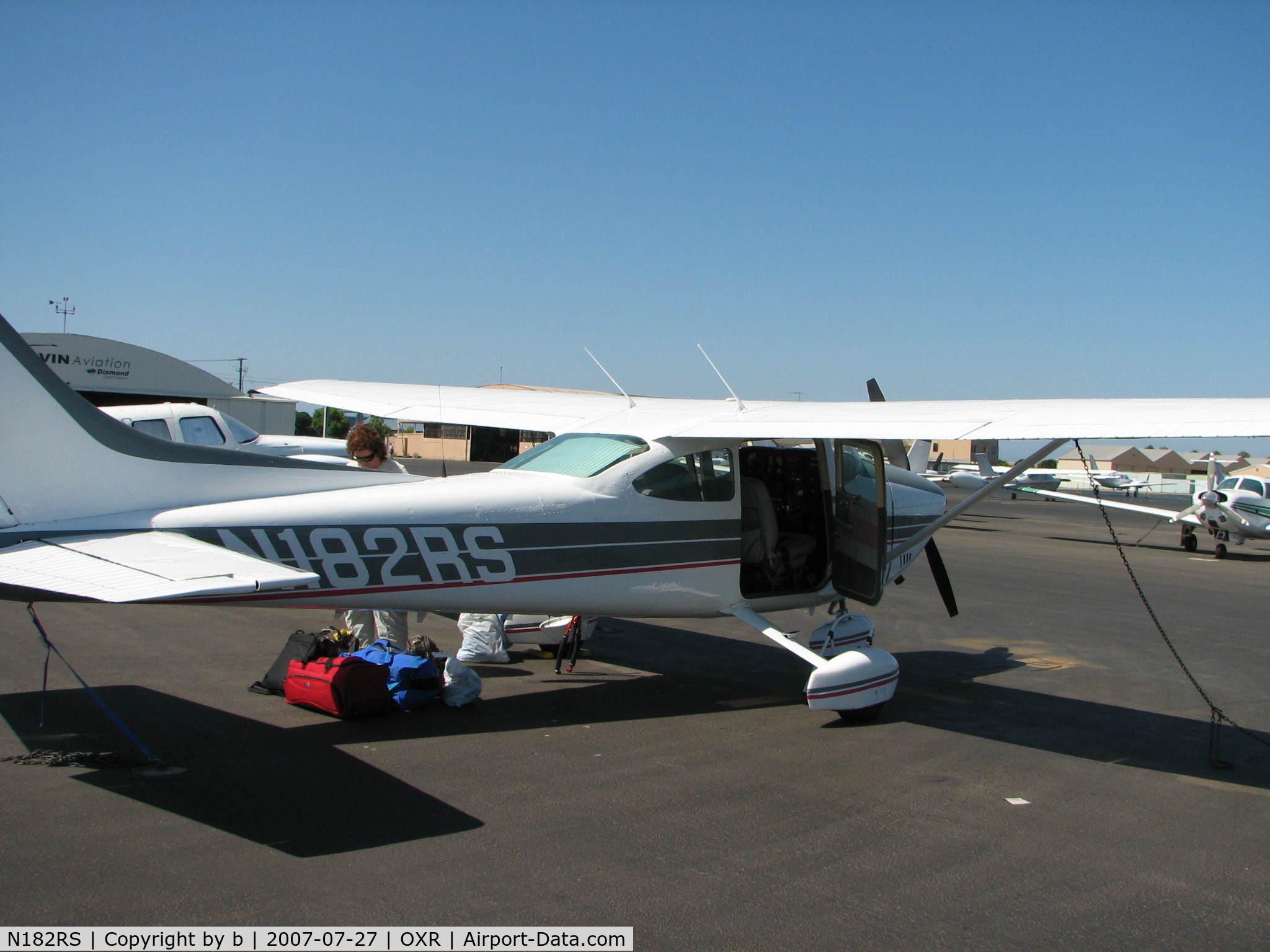N182RS, 1976 Cessna 182P Skylane C/N 18264499, Loading up for the Trip home!