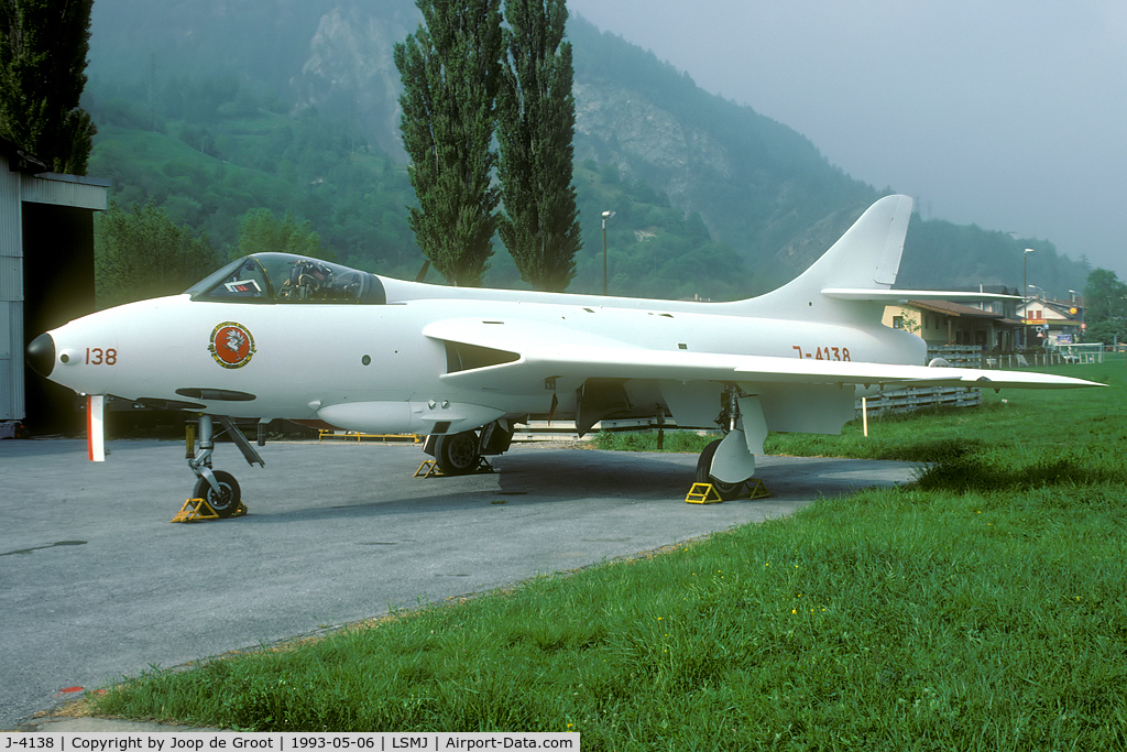 J-4138, Hawker Hunter F.58A C/N 41H-680259, For the disbandment of Fliegerstaffel 2 a Hunter was painted all white and red, the colours of the FlST 2 emblem.