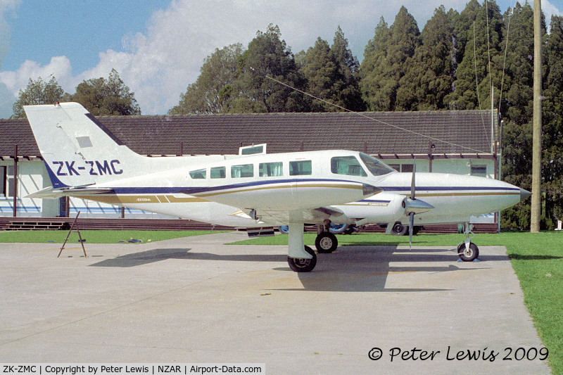 ZK-ZMC, 1976 Cessna 402B Businessliner II C/N 402B-1211, Corporate Flight Services Ltd., Ardmore