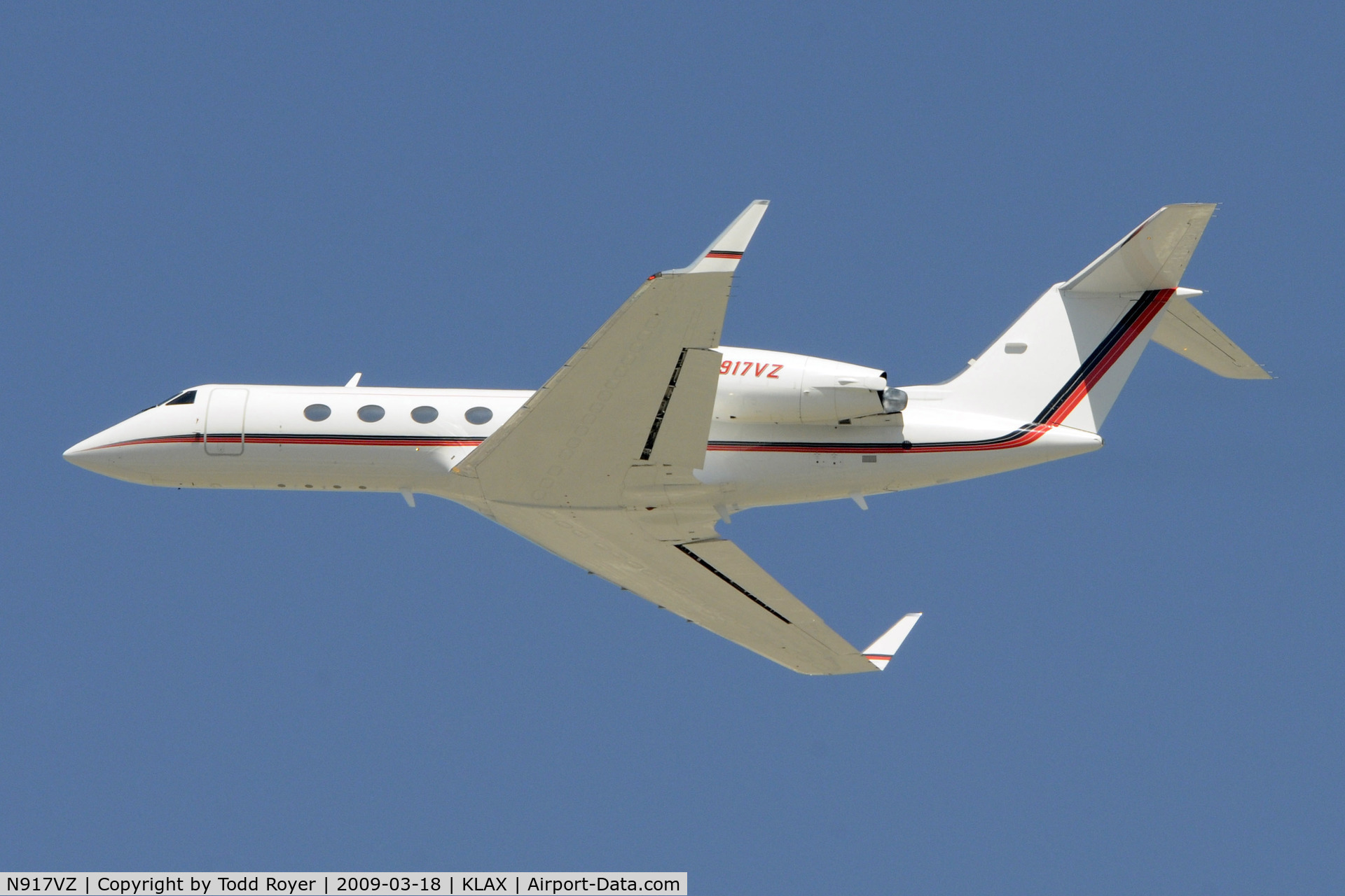 N917VZ, 1996 Gulfstream Aerospace G-IV C/N 1292, Departing LAX on 25L