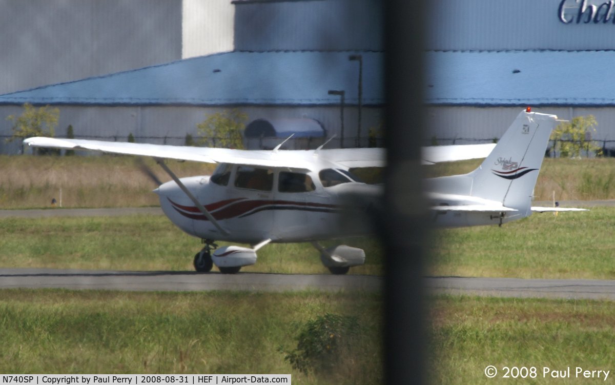N740SP, 2000 Cessna 172S C/N 172S8671, Just landed, rolling on out