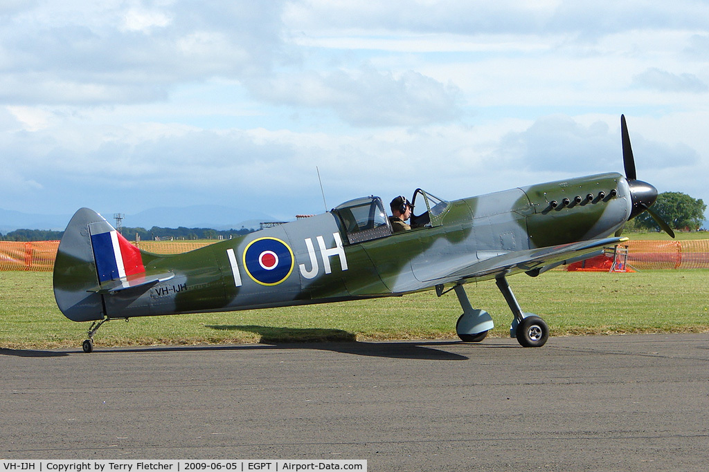 VH-IJH, Supermarine Aircraft Spitfire Mk.26 C/N 036, Replica Spitfire at Perth