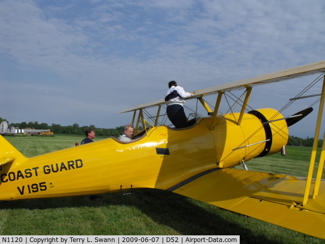 N1120, 1940 Naval Aircraft Factory N3N-3 C/N 2613, Pilot and Navigator deplaning at Geneseo.