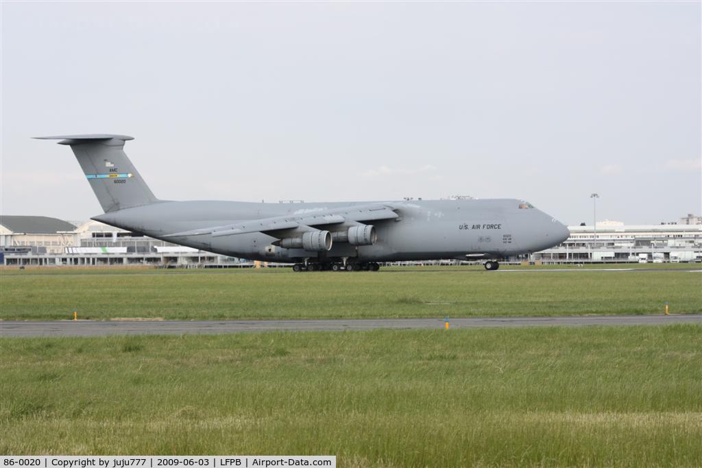 86-0020, 1986 Lockheed C-5B Galaxy C/N 500-0106, on transit at Le Bourget for D-Day