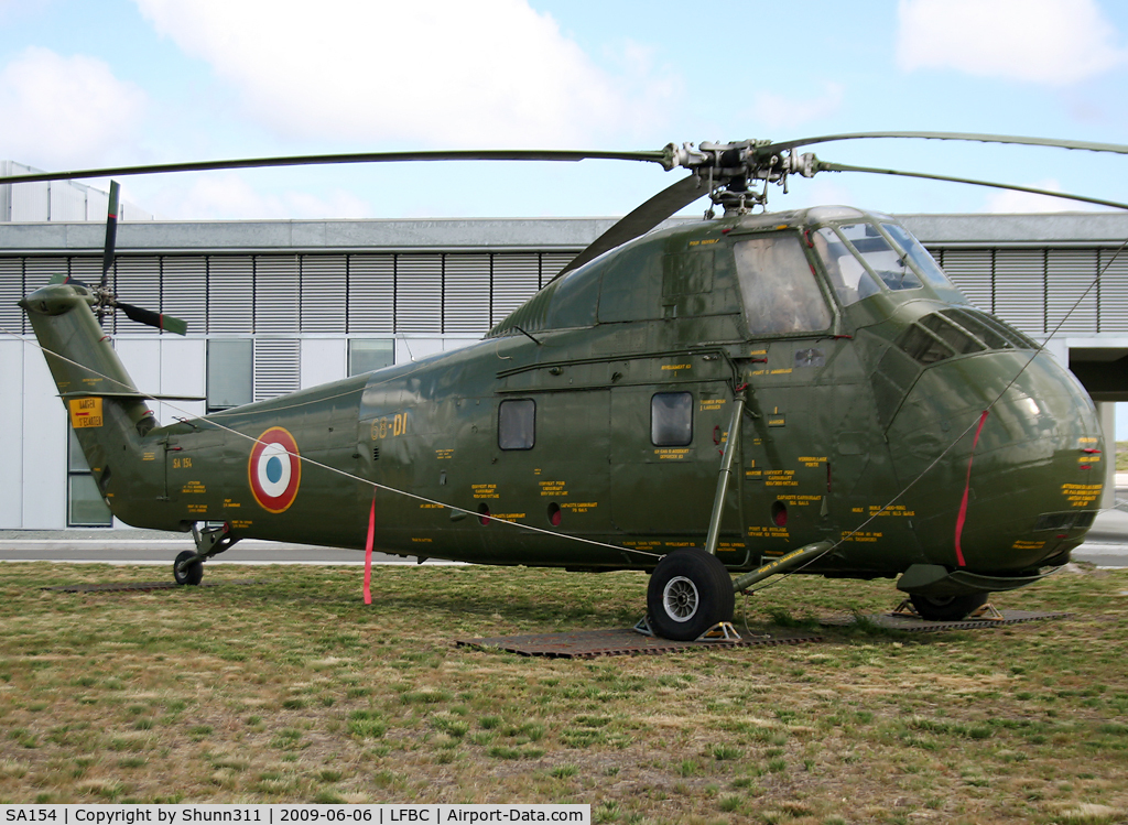 SA154, Sikorsky H-34A Choctaw C/N SA154, S/n SA-154 - New helicopter preserved inside LFBC... Was at Toulouse-Francazal AFB