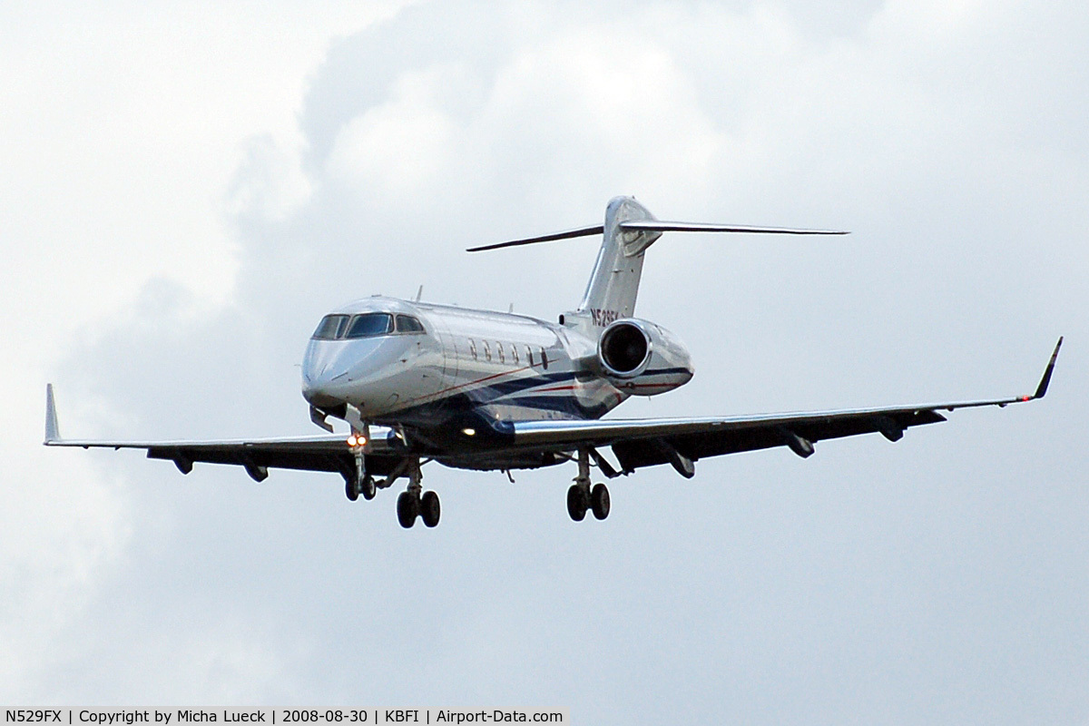 N529FX, 2006 Bombardier Challenger 300 (BD-100-1A10) C/N 20128, On finals at BFI