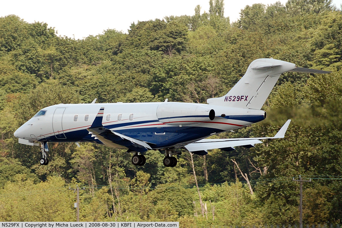 N529FX, 2006 Bombardier Challenger 300 (BD-100-1A10) C/N 20128, On short finals at BFI