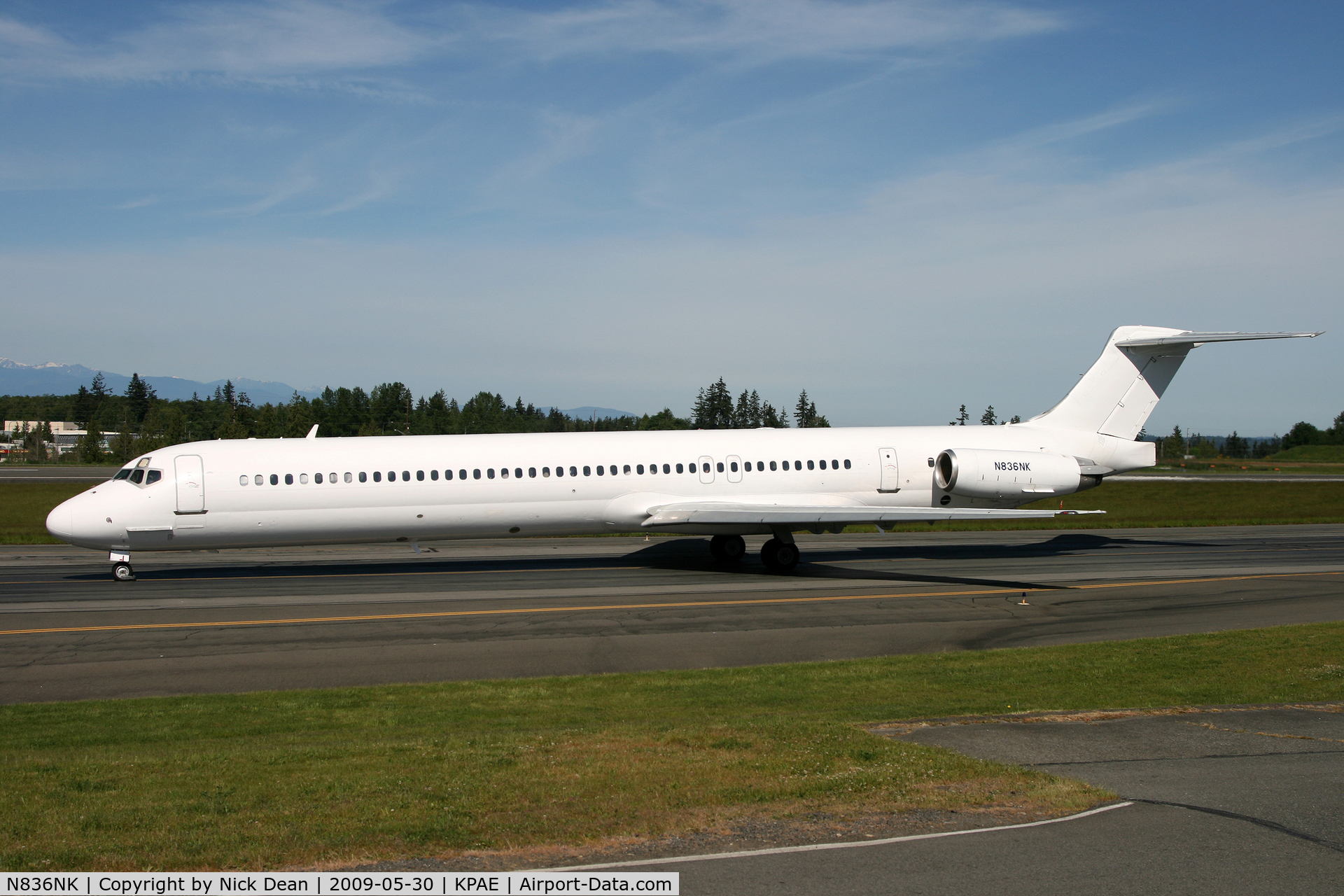N836NK, 1990 McDonnell Douglas MD-83 (DC-9-83) C/N 53045, KPAE