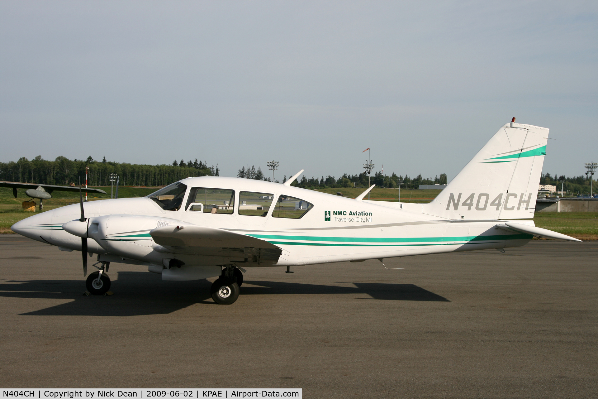 N404CH, 1976 Piper PA-23-250 Aztec C/N 27-7654191, KPAE