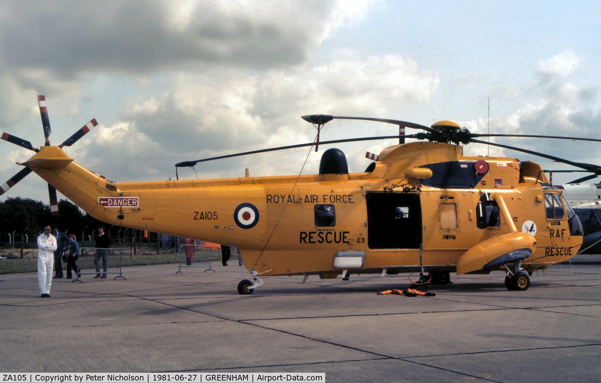 ZA105, 1980 Westland Sea King HAR.3 C/N WA886, Another view of the 202 Squadron Sea King on display at the 1981 Intnl Air Tattoo at RAF Greenham Common.